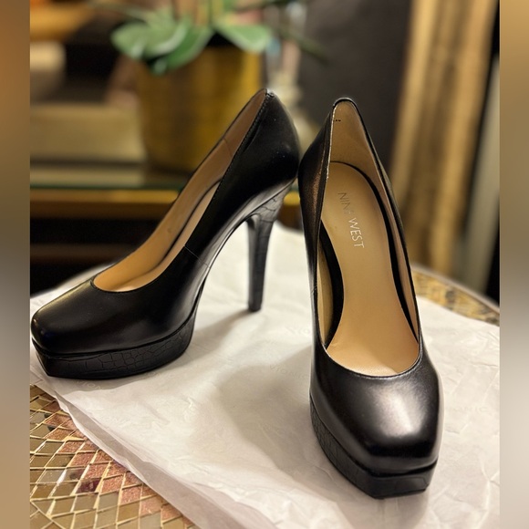 Nine West 4.5” Black Leather Platform Pumps SIZE 5 - Picture 2 of 5